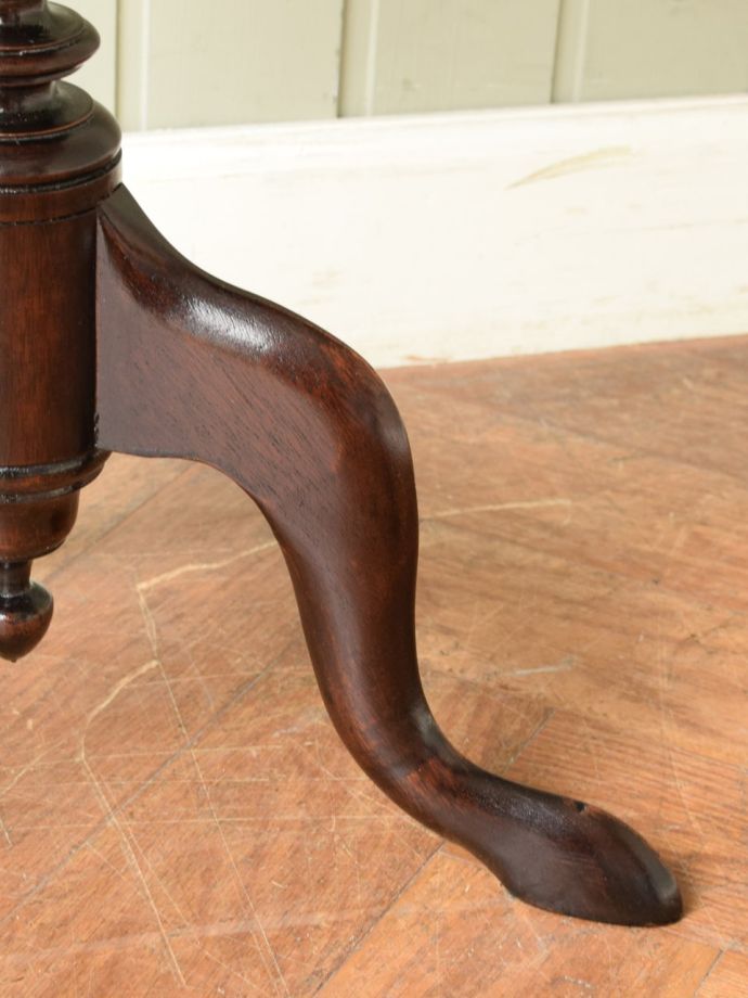 アンティークテーブルの脚