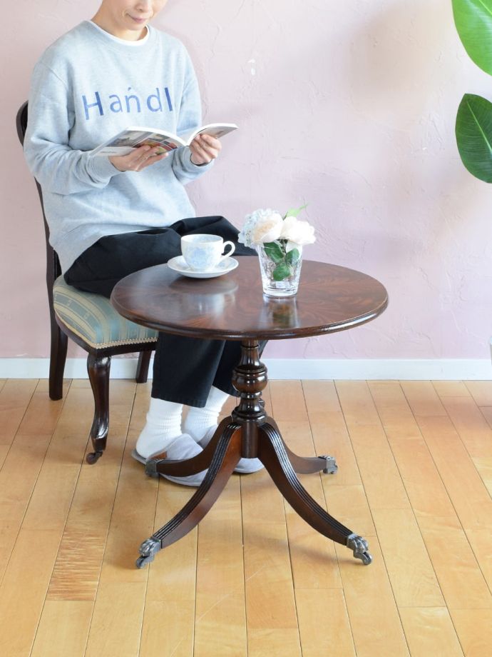 アンティークのコーヒーテーブル