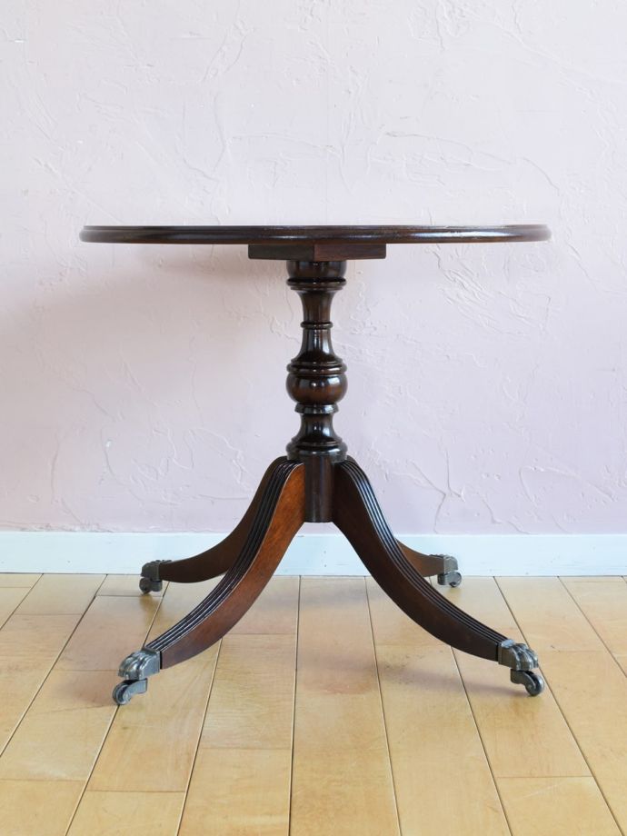 コーヒーテーブルの側面