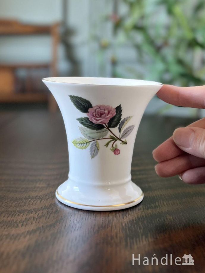 陶磁器のフラワーベース