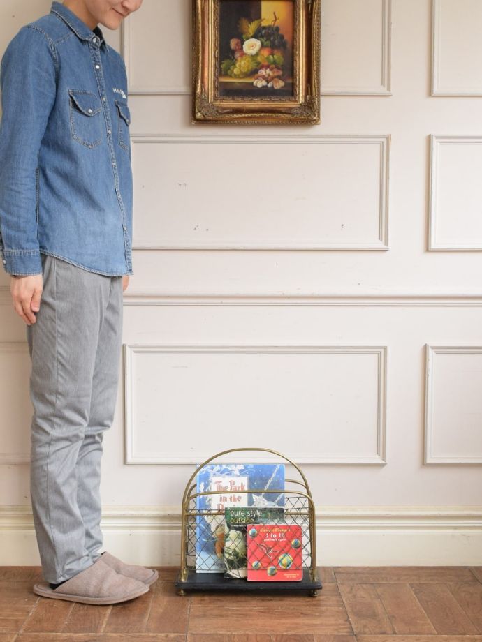 アンティークのおしゃれなマガジンラック