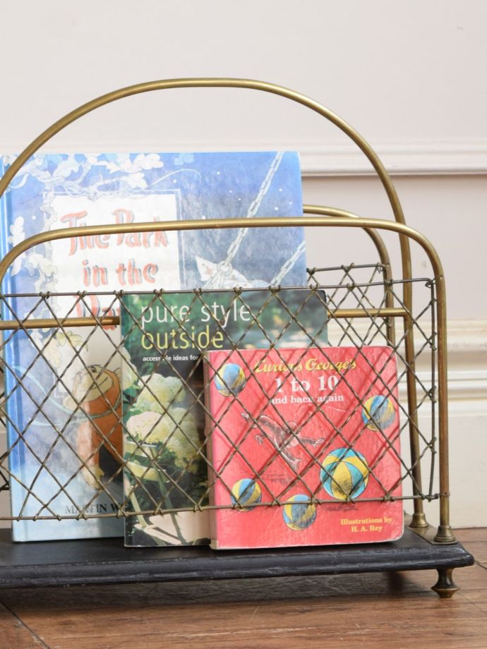 アンティークのおしゃれなマガジンラック