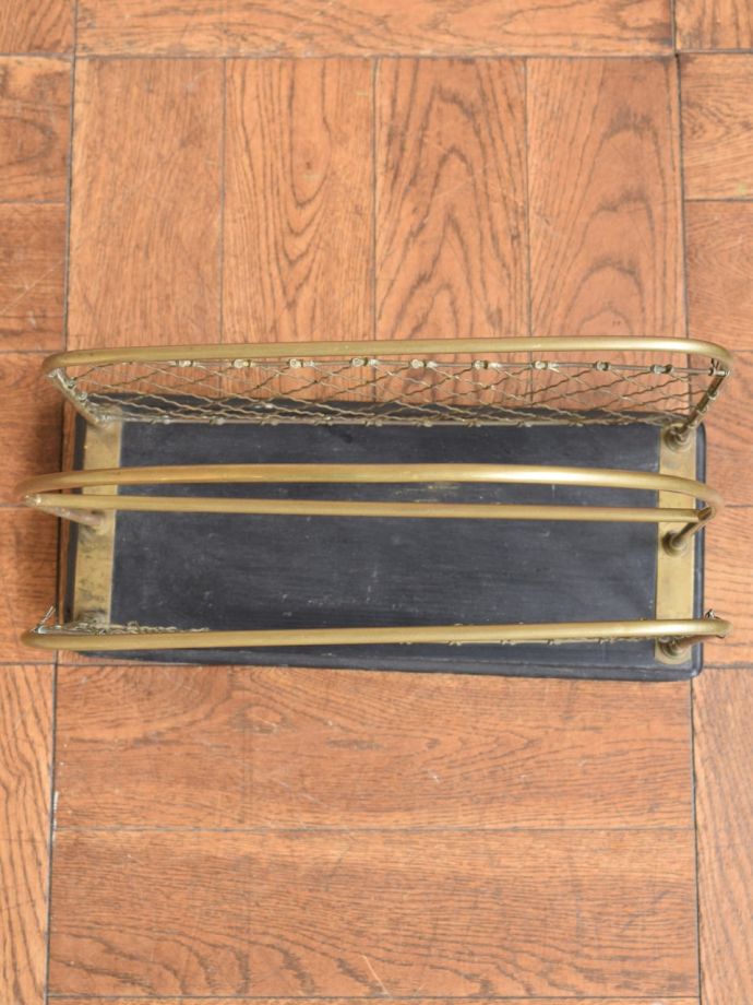 たっぷり収納できるマガジンラック