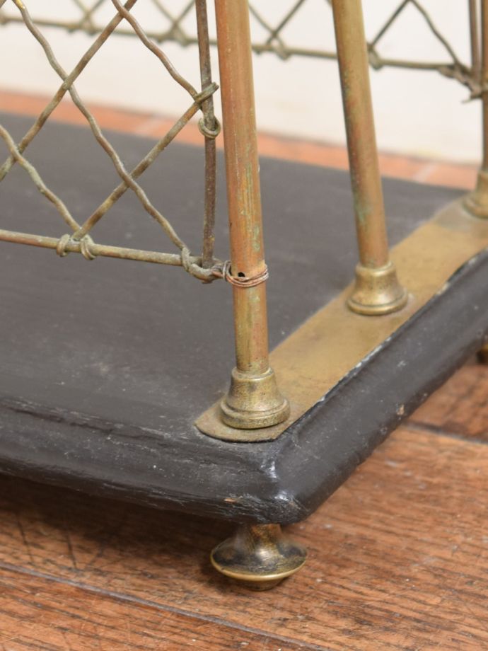 マガジンラックの脚