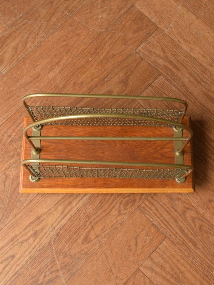 たっぷり収納できるマガジンラック