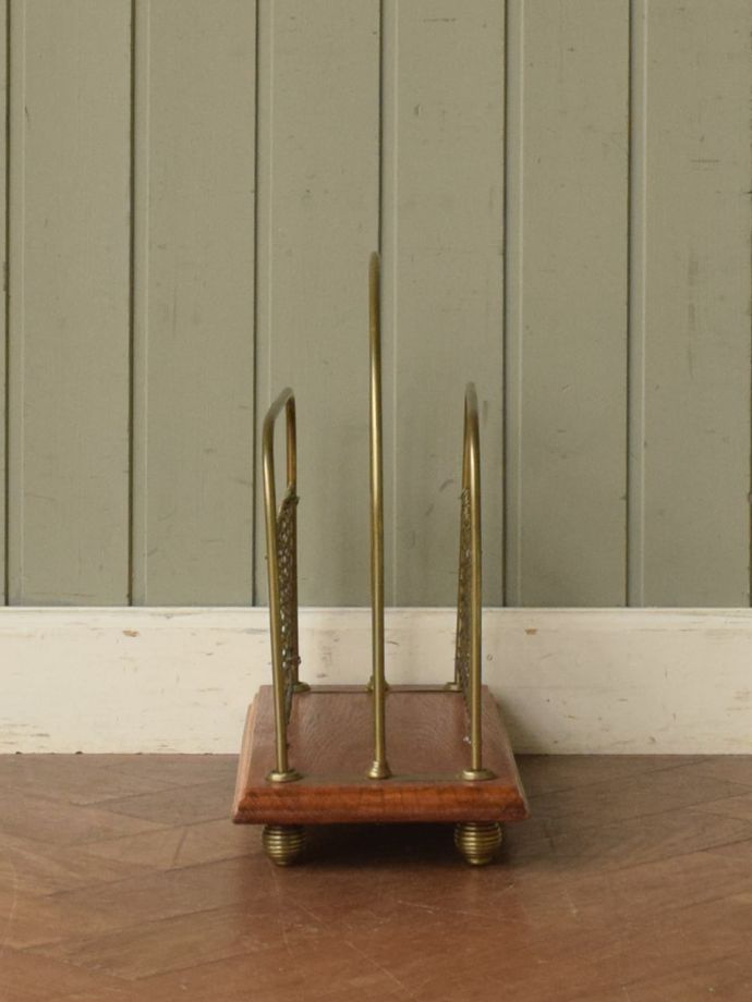 マガジンラックの側面