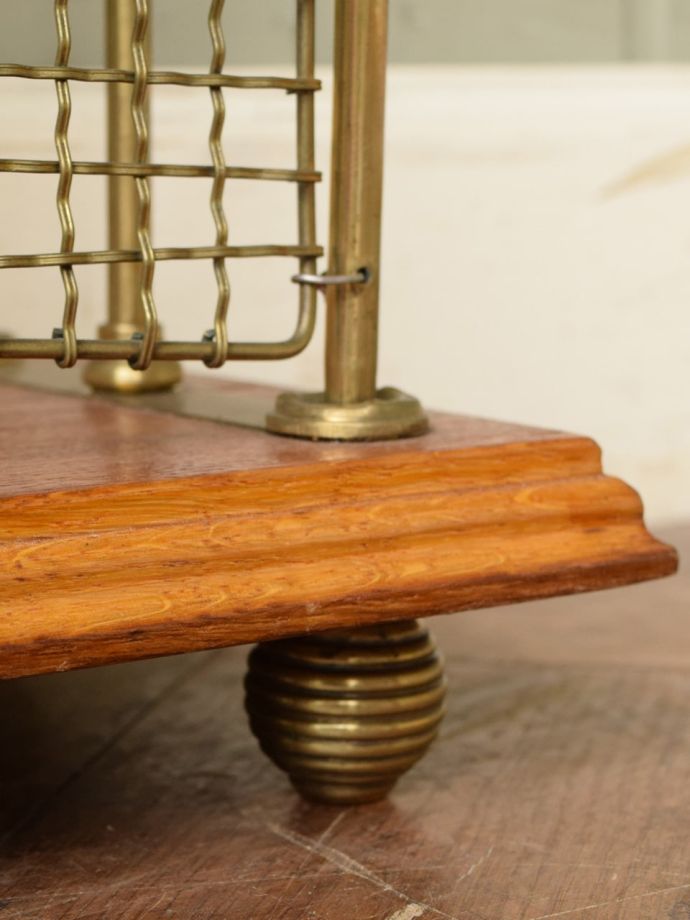 マガジンラックの脚