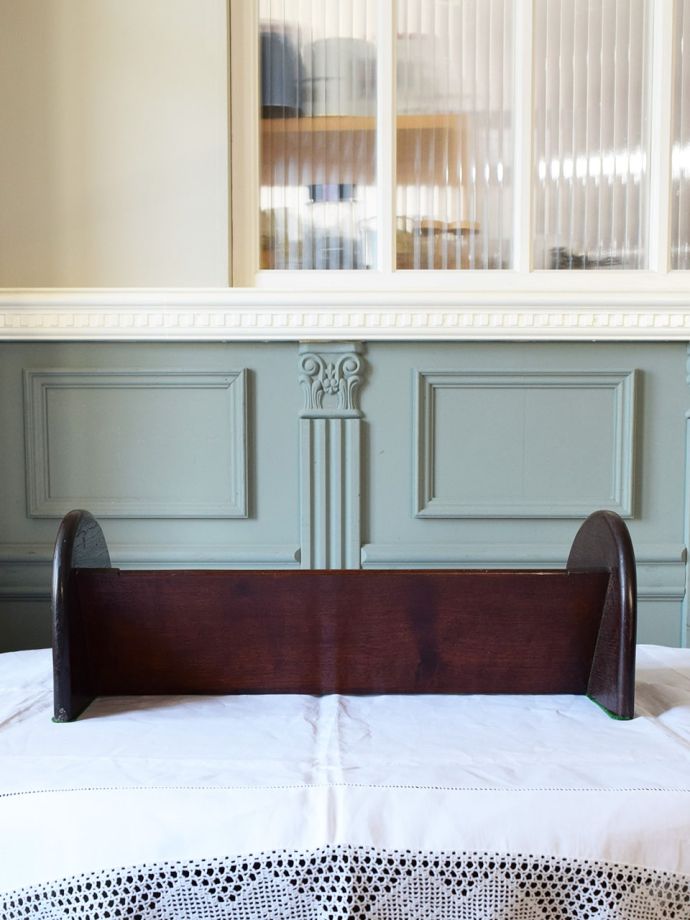 アンティーク家具の後ろ姿