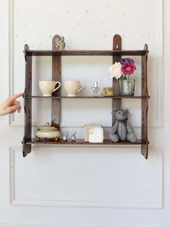 アンティークのウォールシェルフ