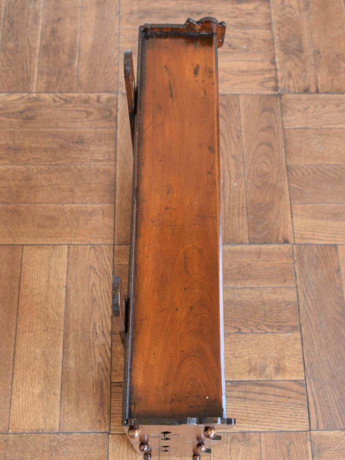 アンティークのウォールシェルフの天板