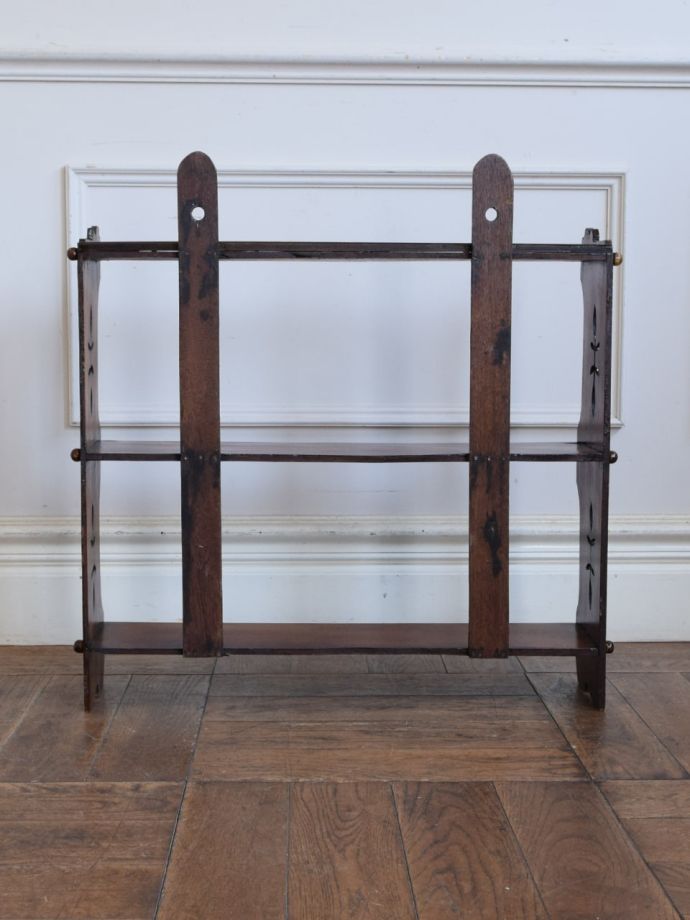 ウォールシェルフの裏