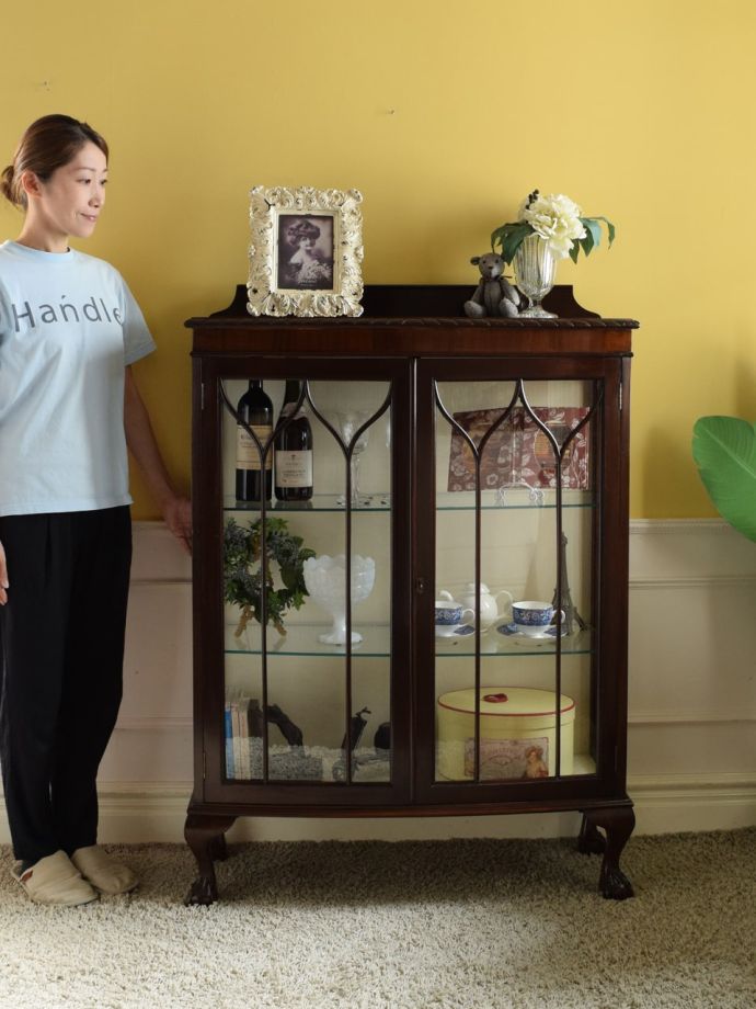 英国アンティークのガラスキャビネット