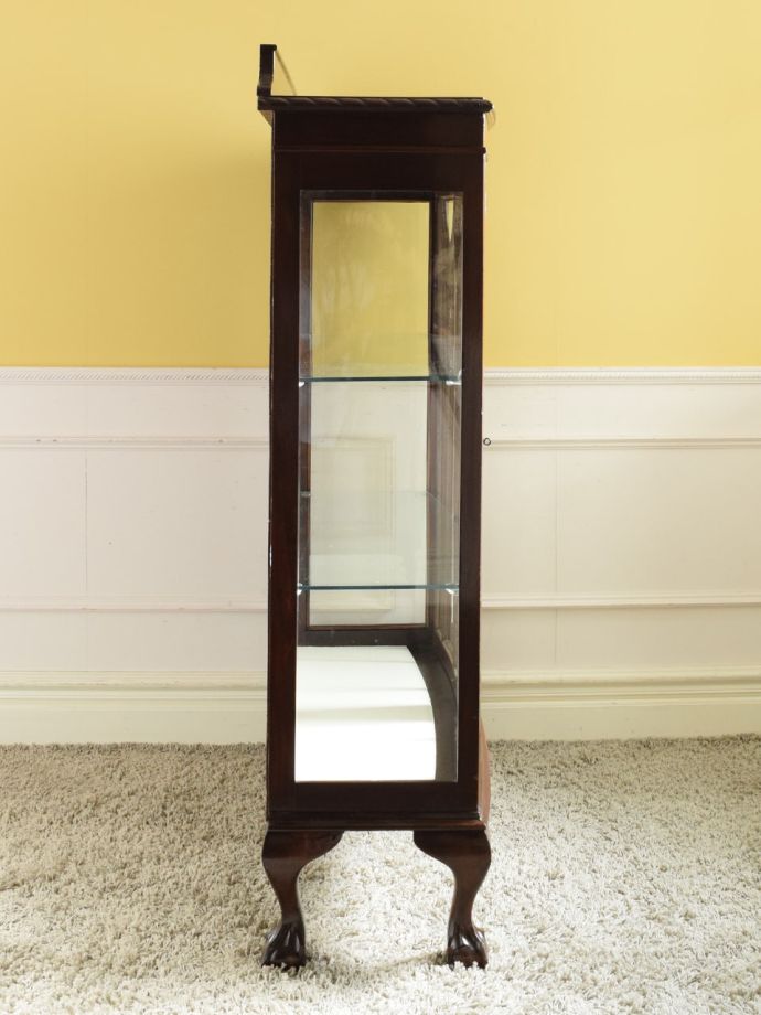 キャビネットの側面