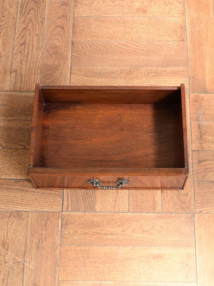 アンティーク家具の引き出し