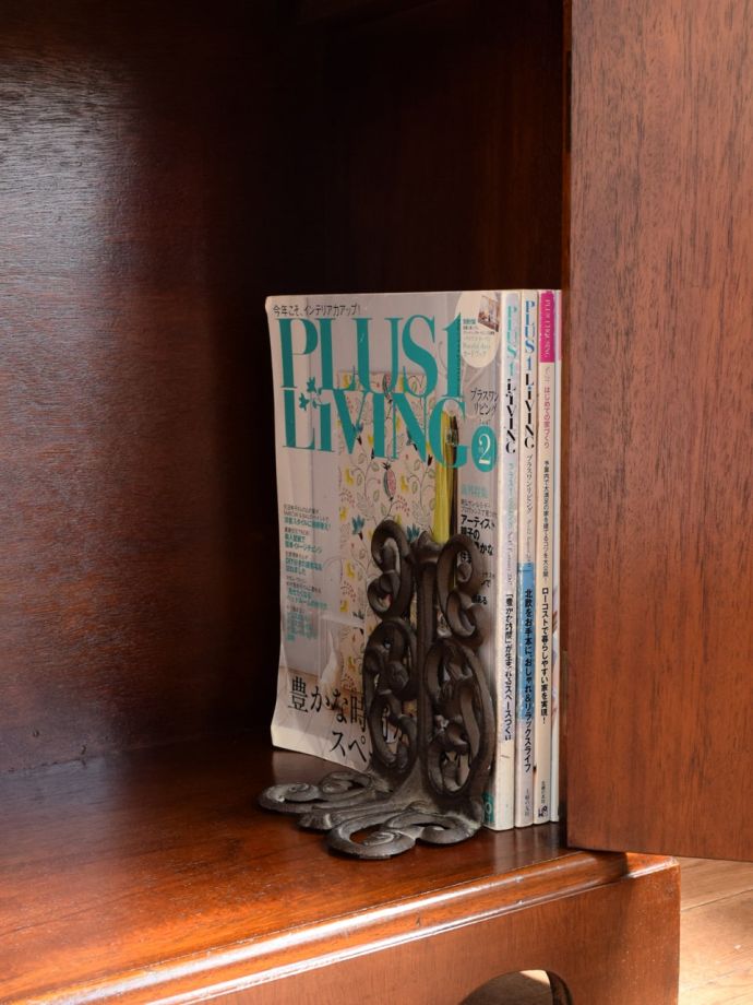 収納たっぷりのオープンシェルフ