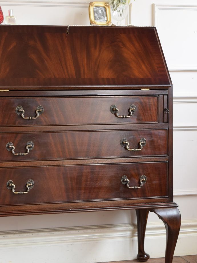 アンティーク家具らしさが漂うビューロー