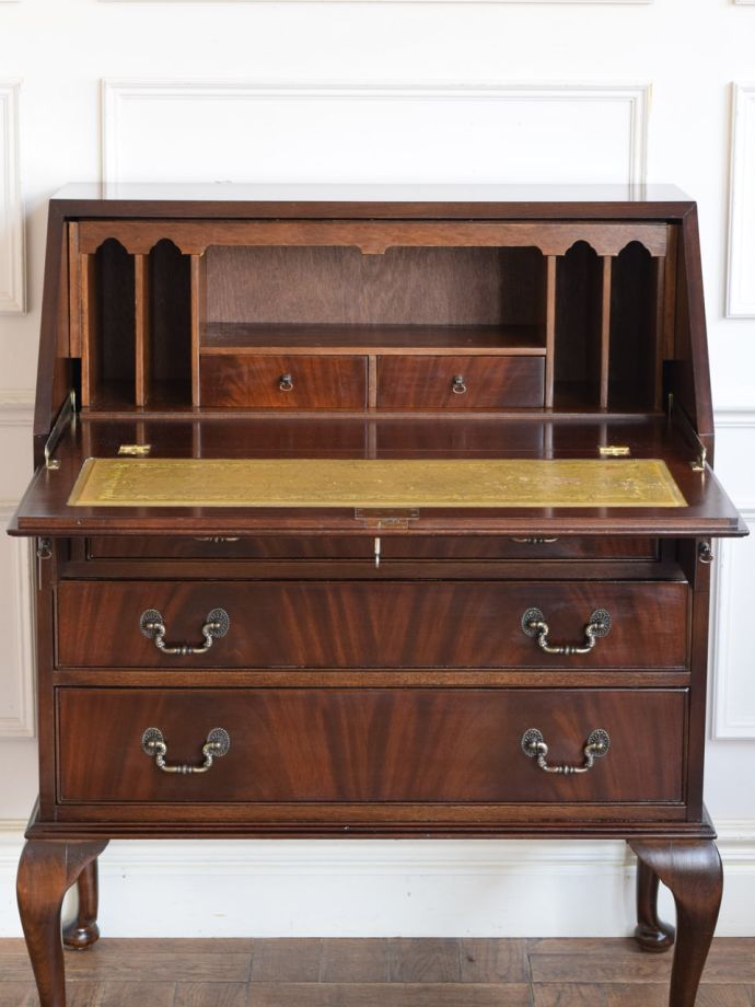 アンティークビューローの扉の中