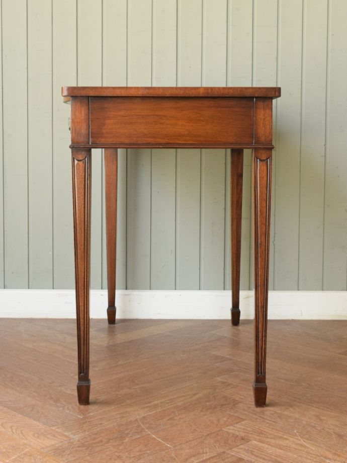 コンソールテーブルの側面