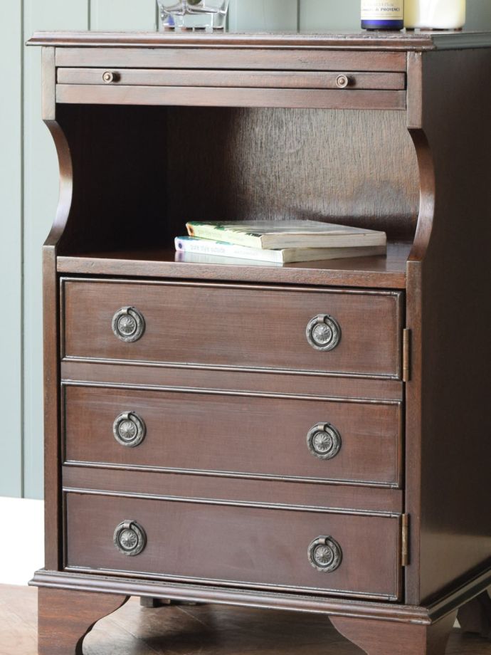 アンティーク家具らしい美しい杢目