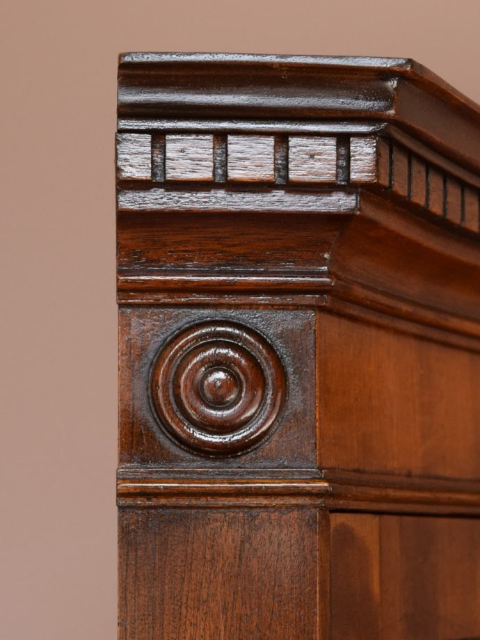 アンティーク家具の装飾