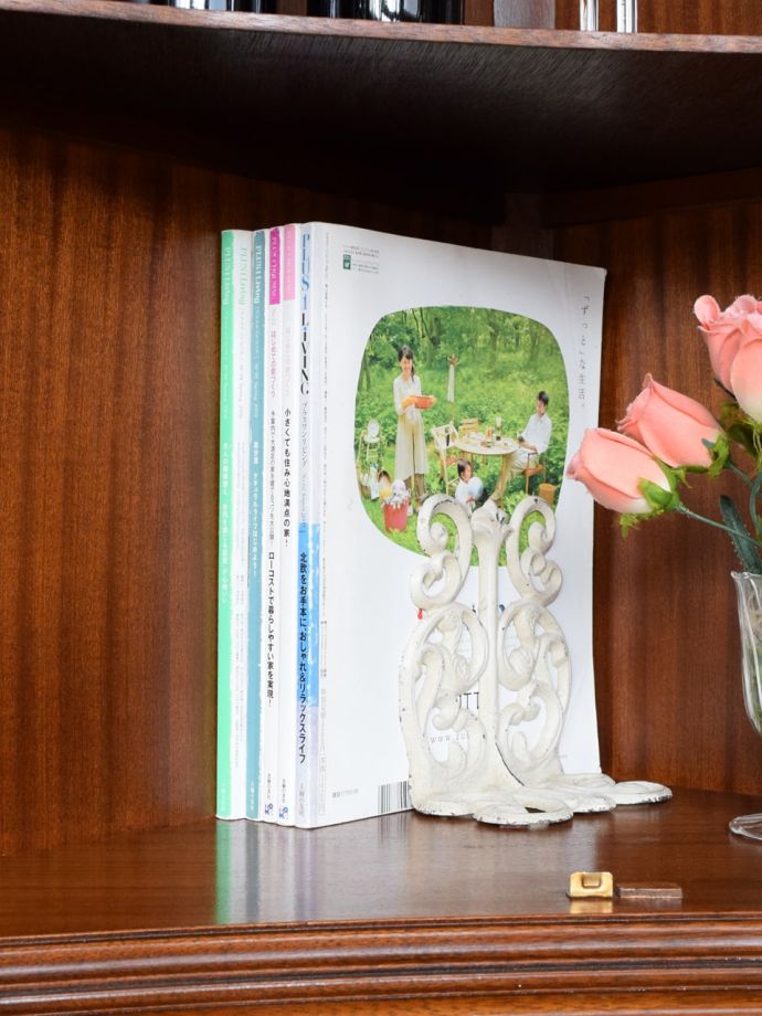 キャビネットの扉を開けると