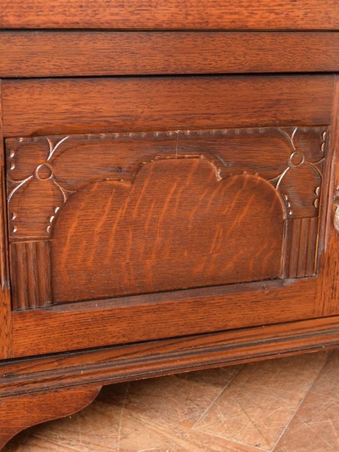 キャビネットの装飾