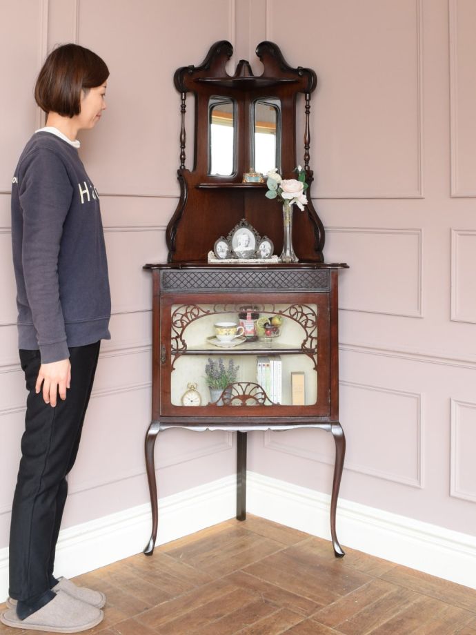 英国アンティークのガラスキャビネット