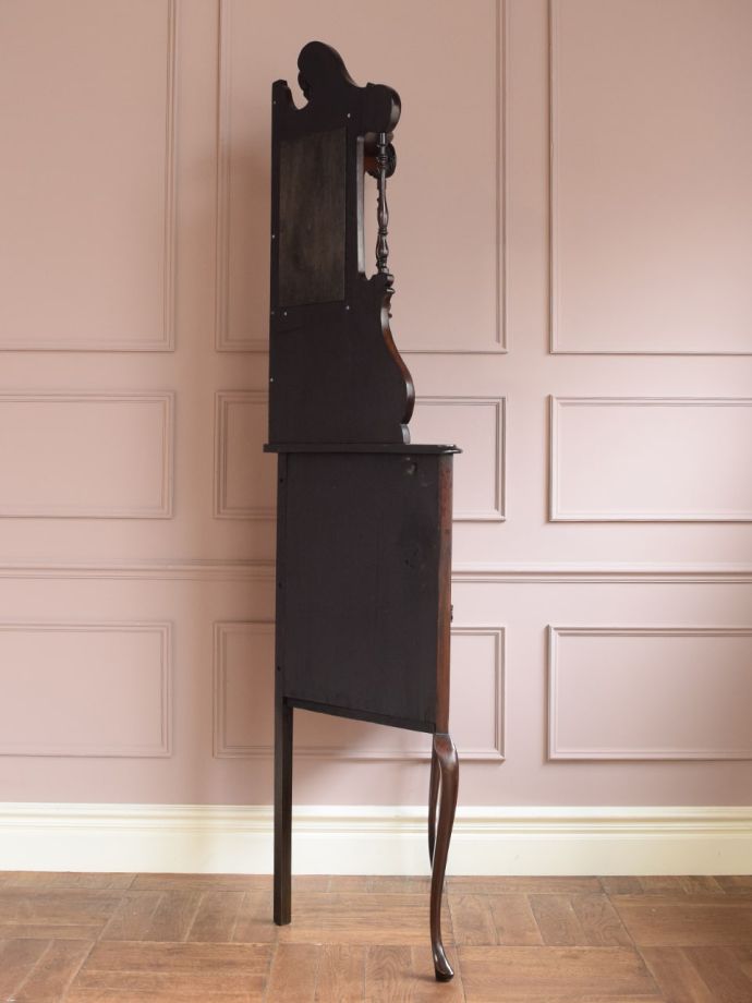 コーナーキャビネットの側面