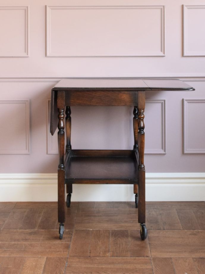 伸長式ワゴンを片方開くと