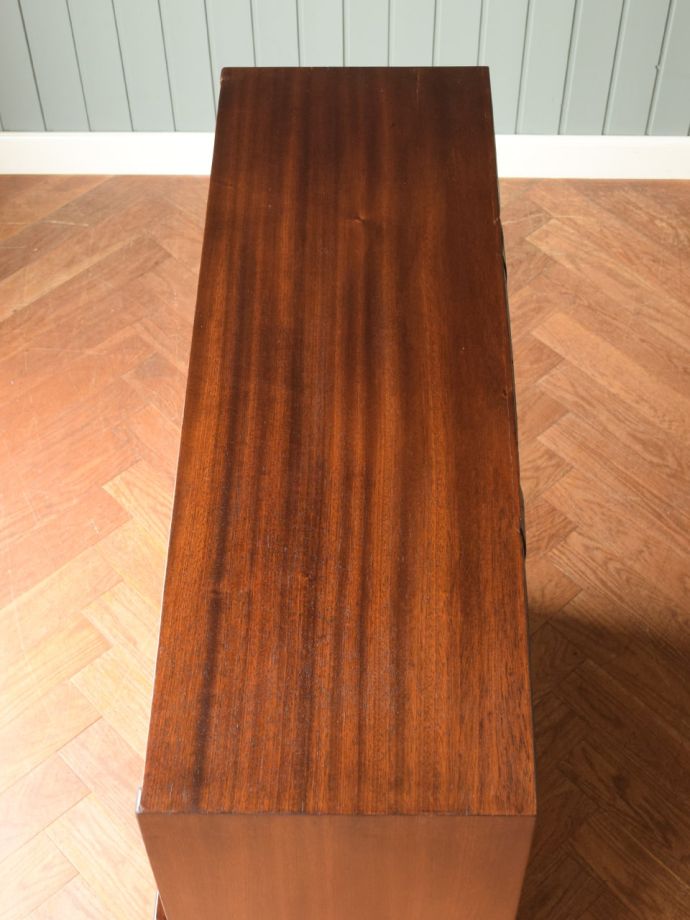 アンティークキャビネットの天板