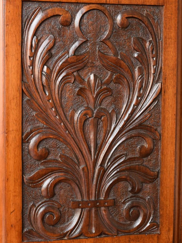 アンティーク家具の装飾