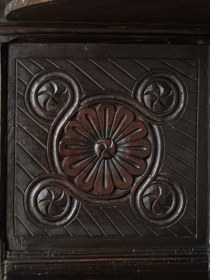 アンティーク家具の装飾