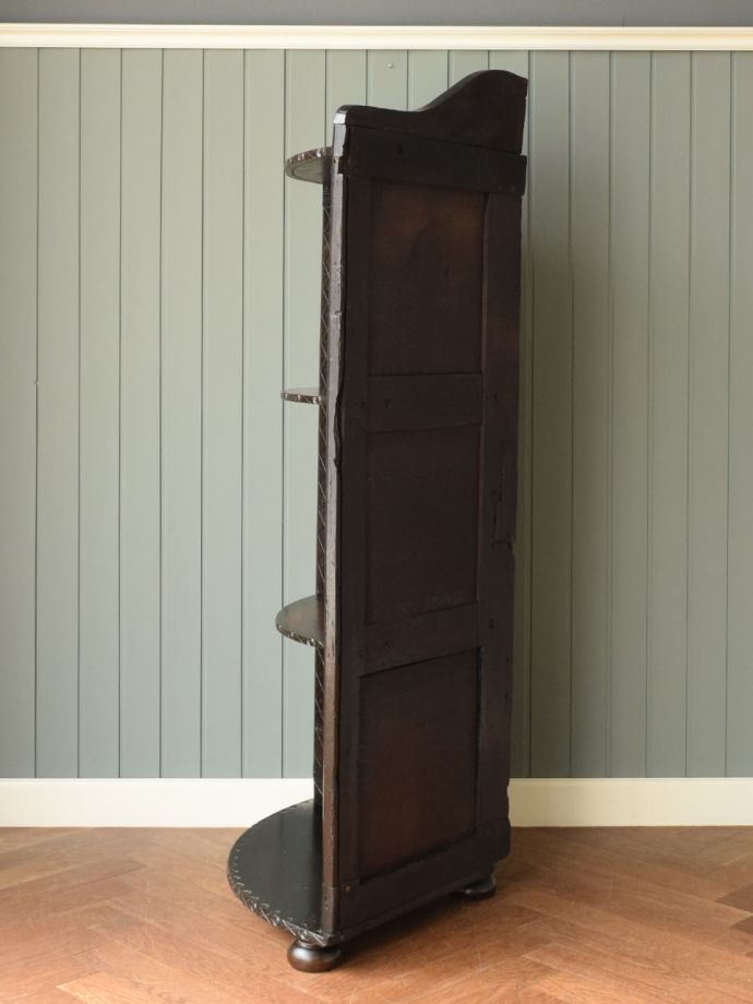 キャビネットの側面