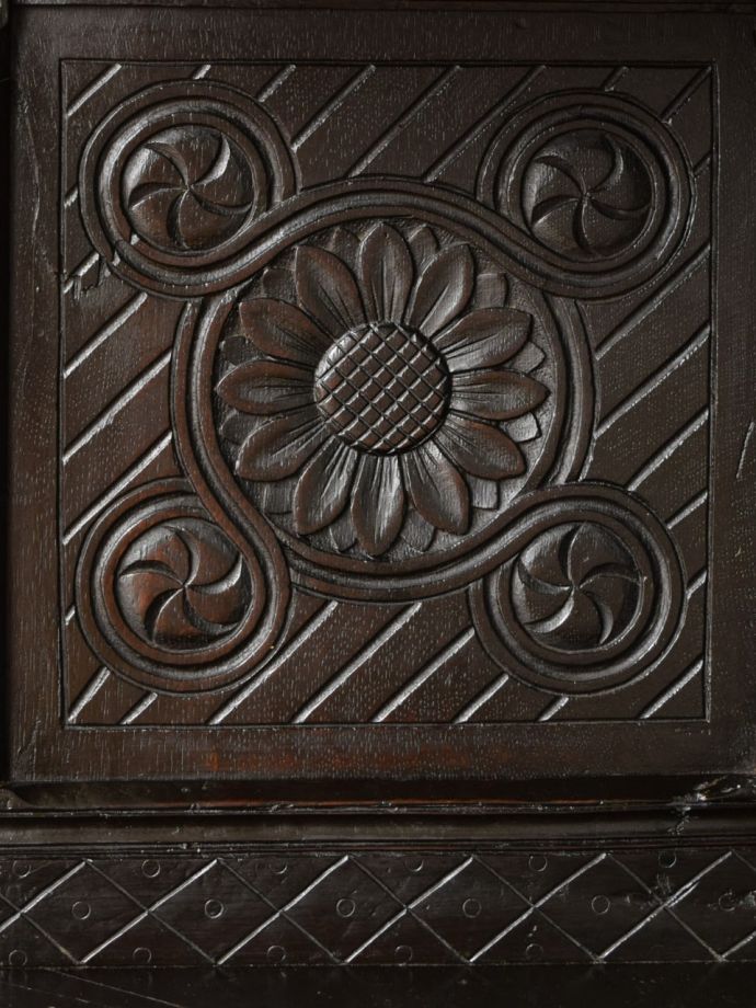 アンティークらしい彫