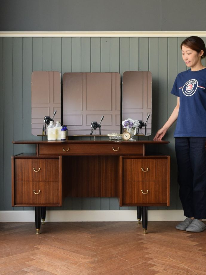 G-PLANのおしゃれなドレッサー