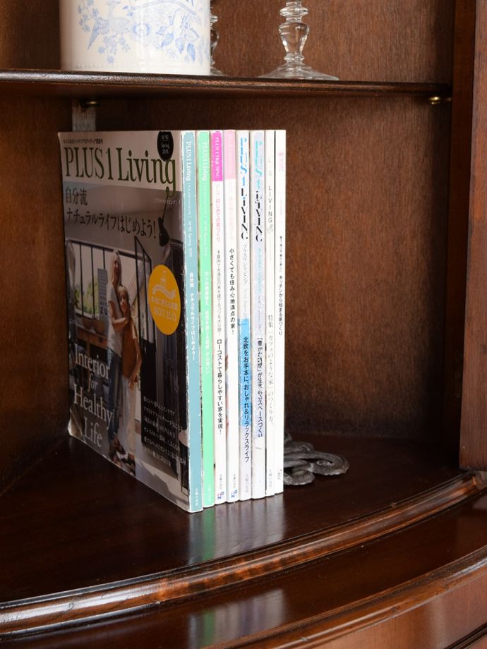 キャビネットの扉を開けると