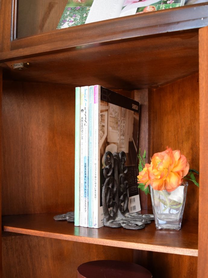 キャビネットの扉を開けると