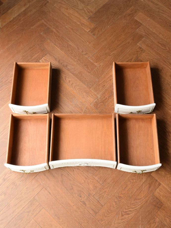 ドレッサーの引き出しの中