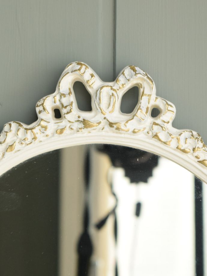 アンティーク家具らしい装飾