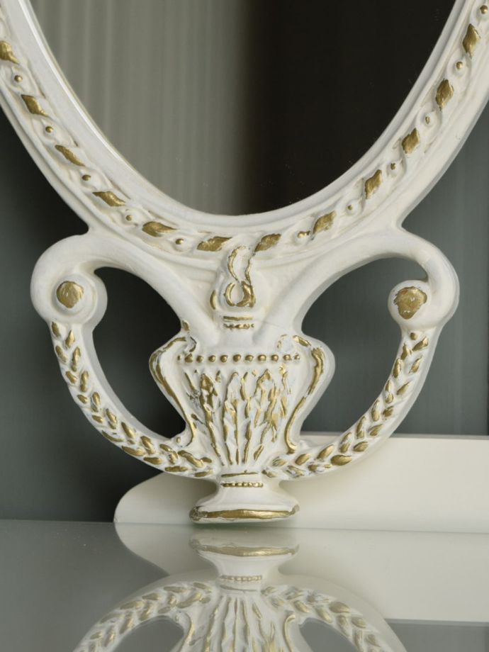 アンティーク家具の装飾