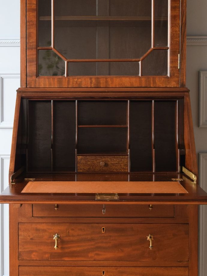 ビューローの扉の中