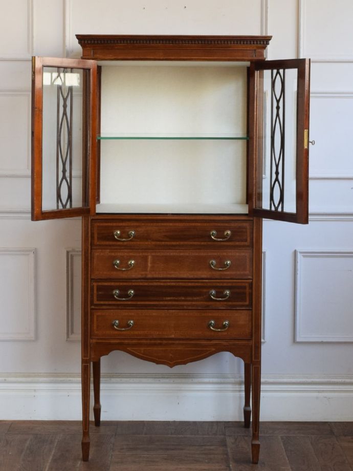 アンティークキャビネット扉の中