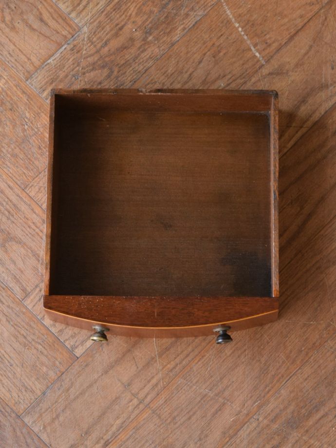 アンティーク家具の引き出し