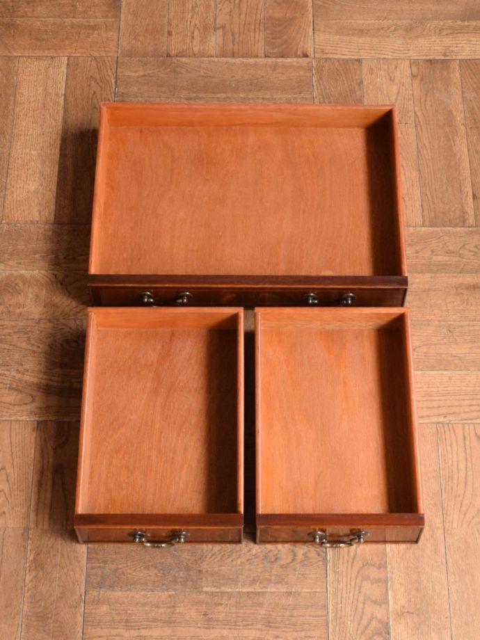 おしゃれなチェストの引き出しの中