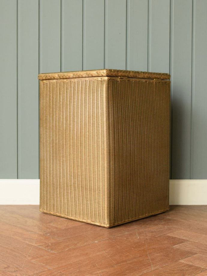 アンティークロイドルームボックスの後ろ姿