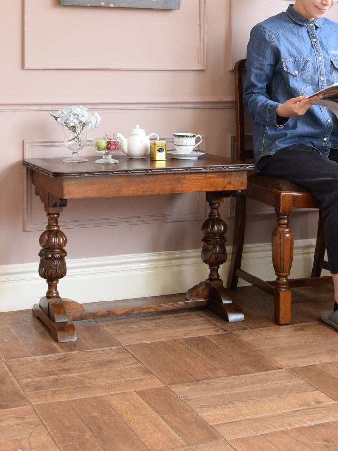 アンティークのコーヒーテーブル