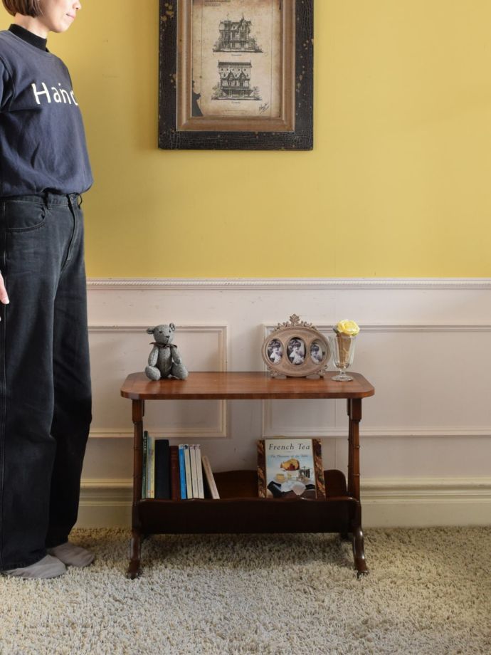 アンティークのおしゃれなマガジンラック