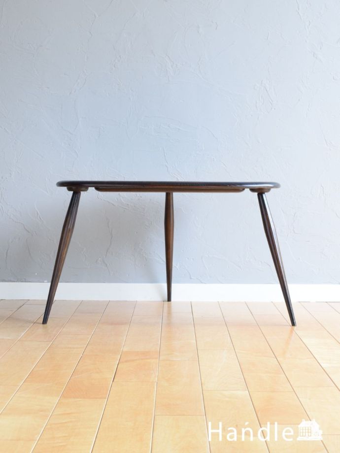 アーコールのコーヒーテーブルの側面