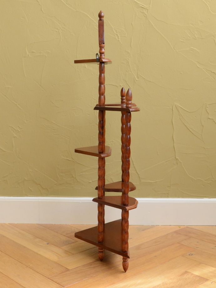 ウォールシェルフの側面