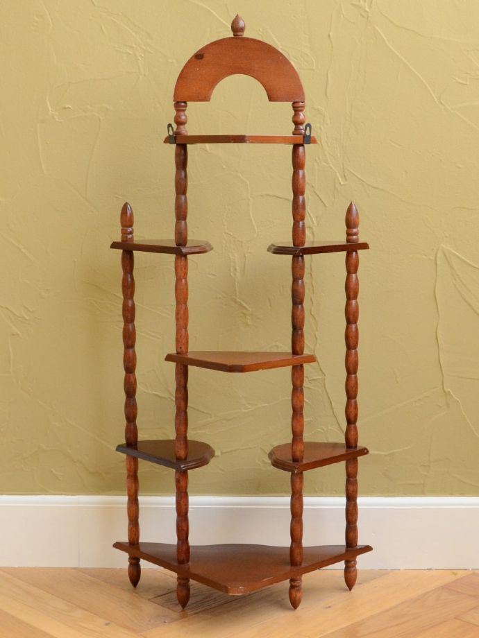 ウォールシェルフの裏